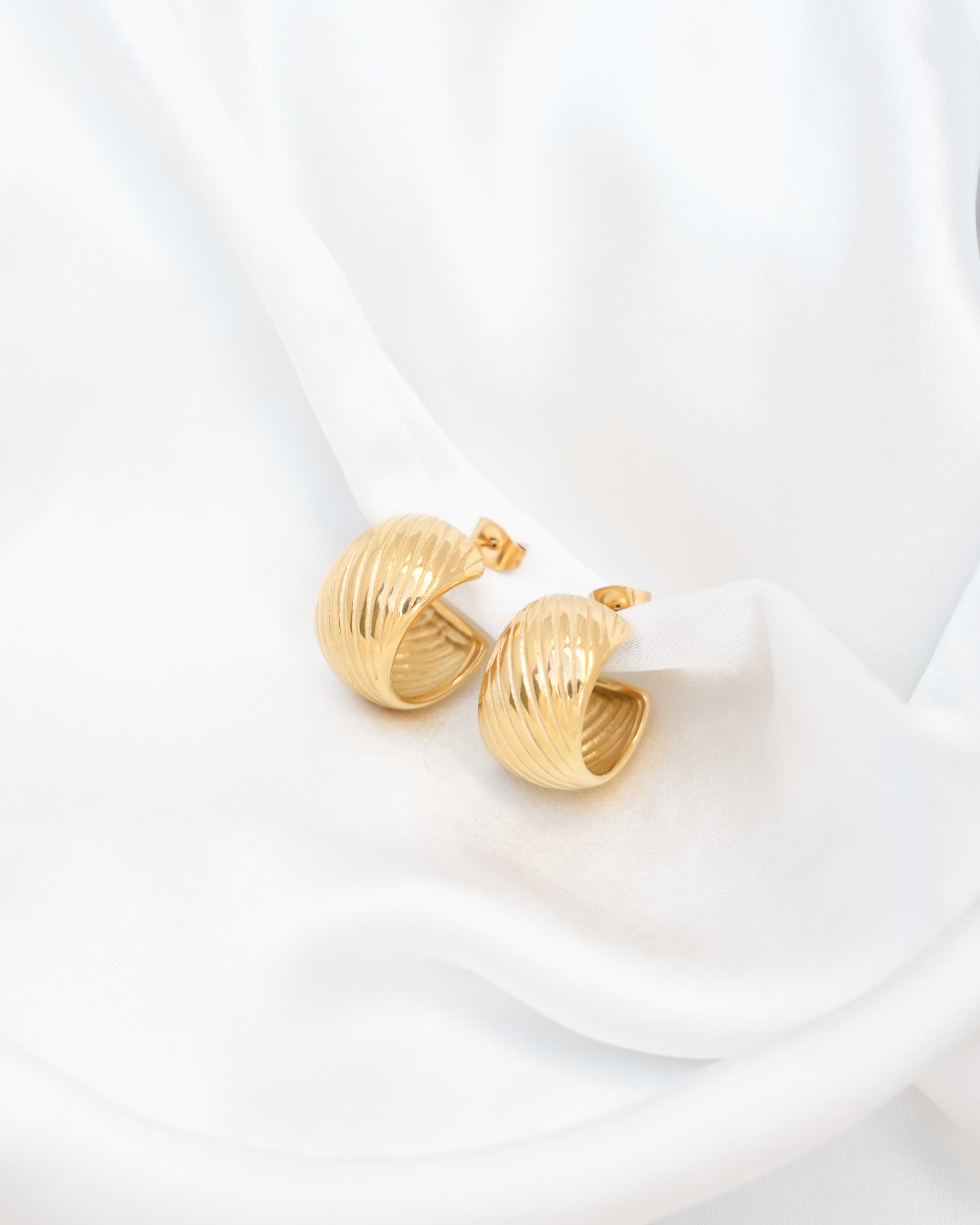 Paris - 18k Gold Hoop Earrings