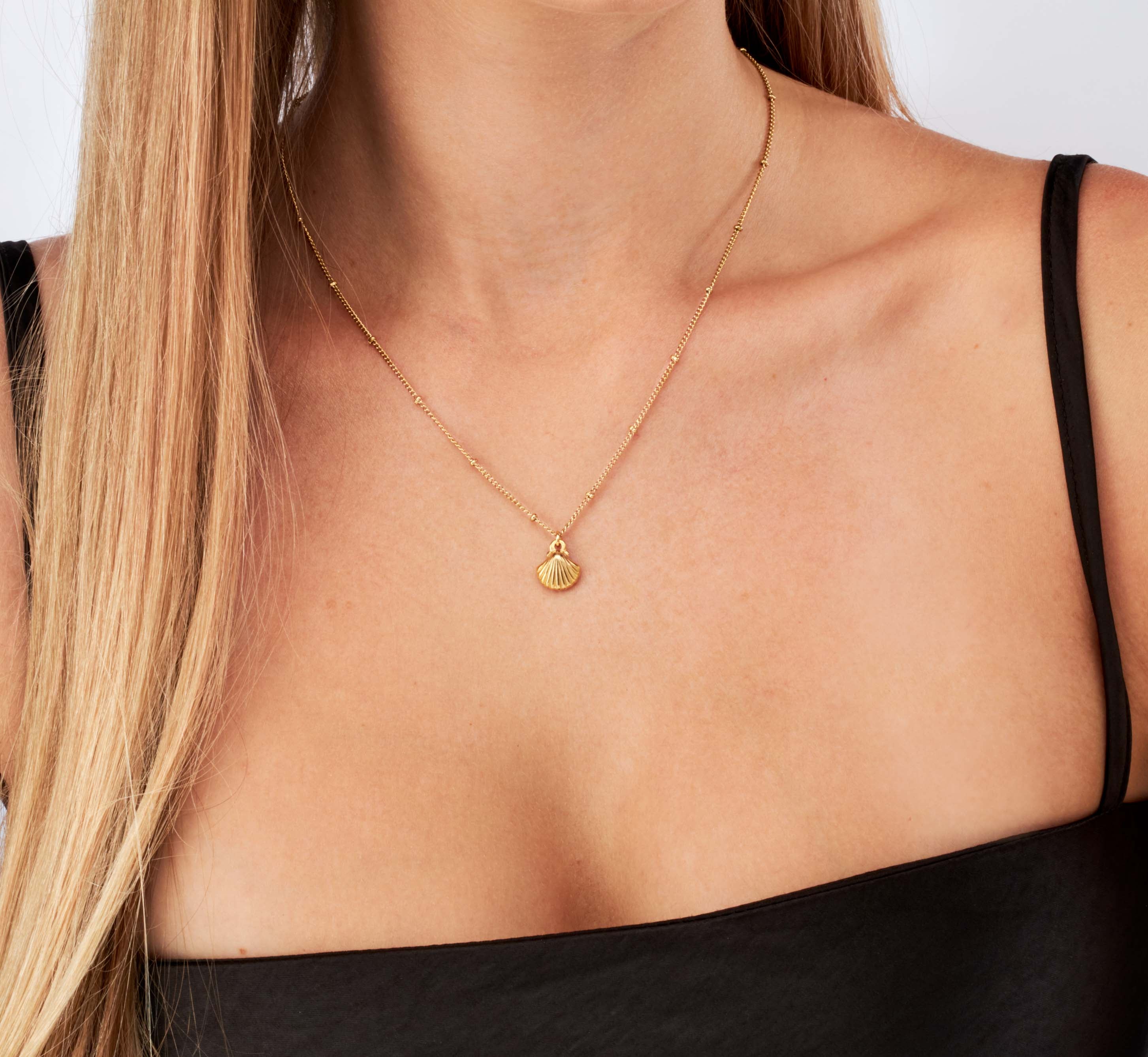 Abigail - 18k Gold Shell Necklace - Ocean Wave Jewelry