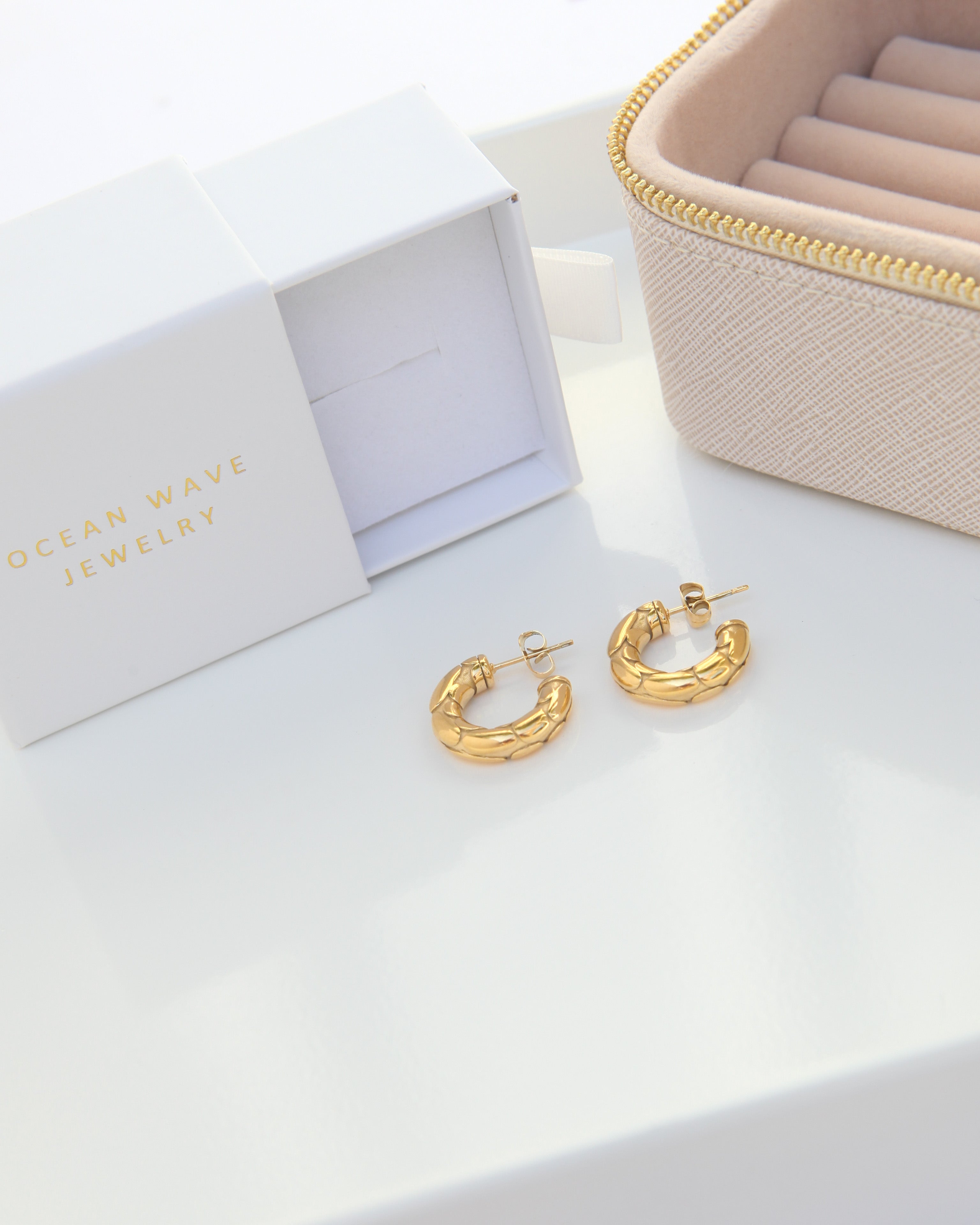 Ezra Hoops - 18k Gold Earrings