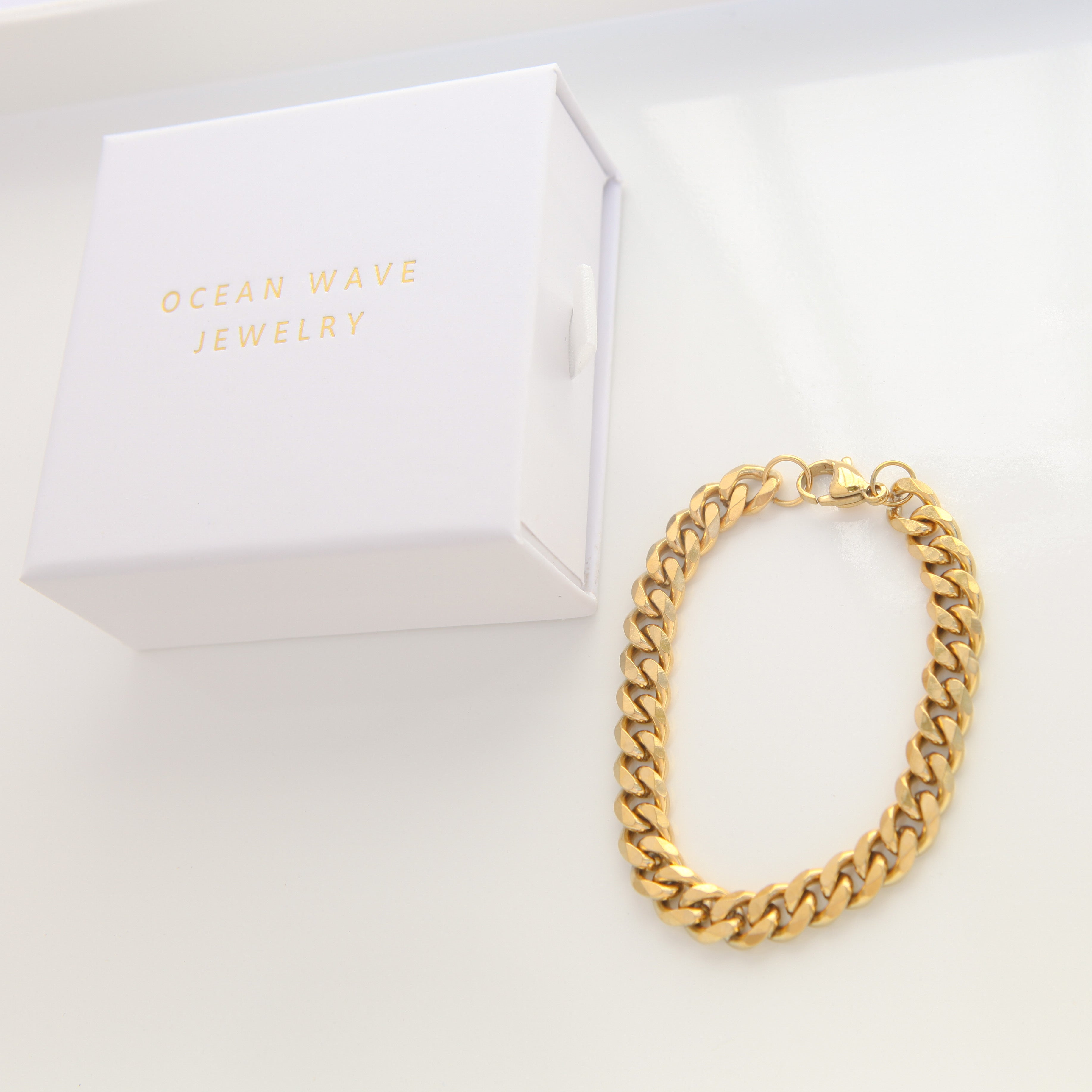 Jordan - 18k Gold 8mm Cuban Chain Bracelet