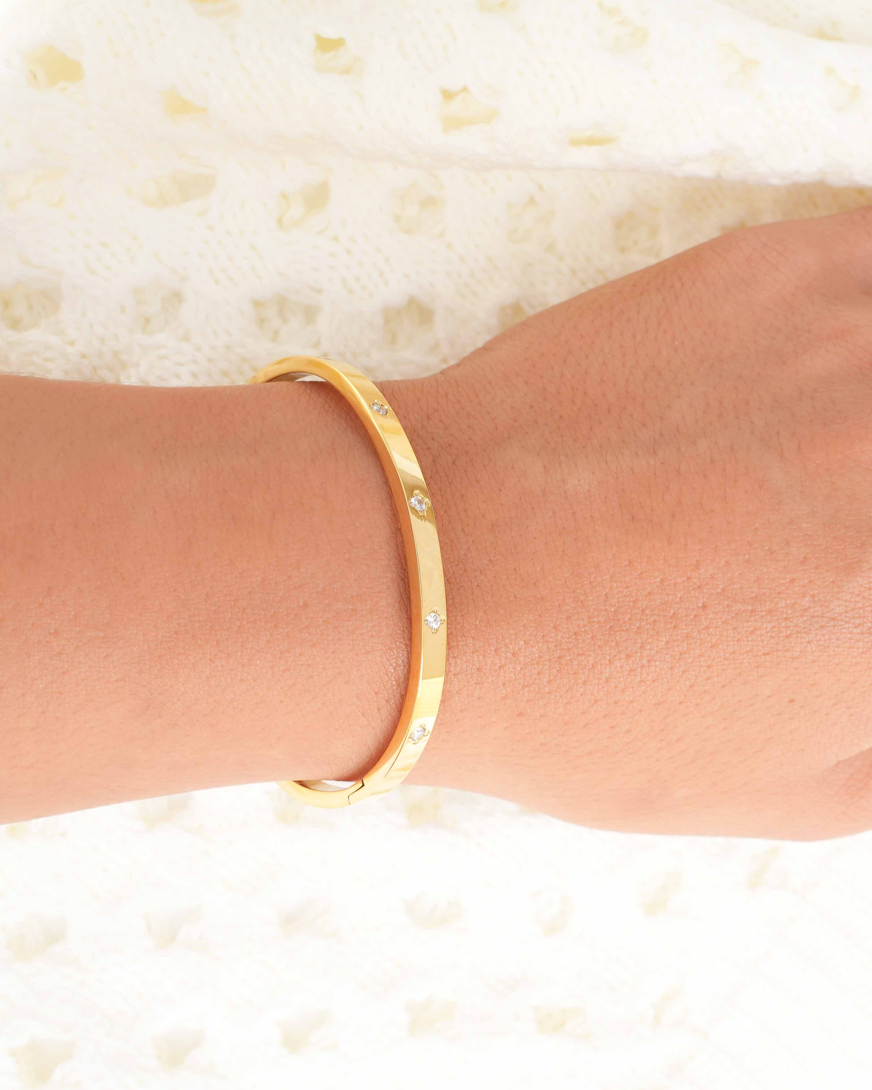Candace - 18k Gold Bangle Clover Bracelet