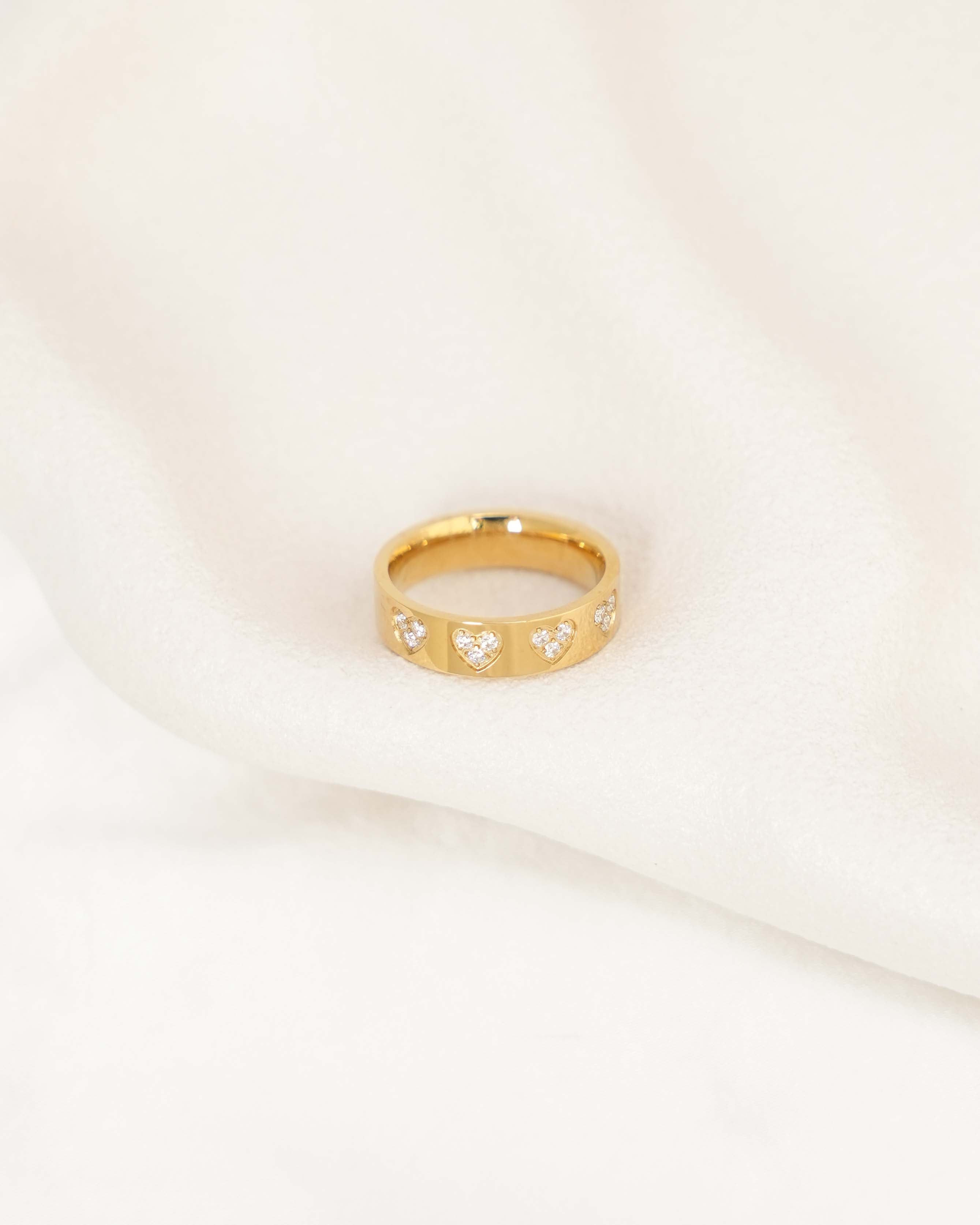 Amor - 18k Gold Heart Cubic Zirconia Ring